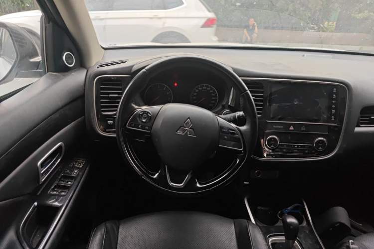 Used Mitsubishi Outlander 2018 2.0L Two-Wheel Drive Glory Edition 5 Seats
