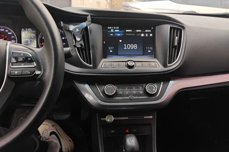 Used Roewe 360 2018 PLUS 1.5L Automatic Luxury Edition Audio And AC Panel