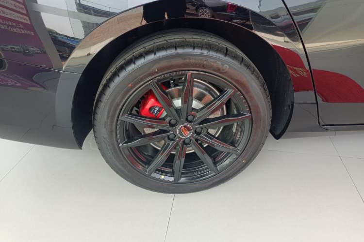 Used Hongqi H5 2025 Model 2.0T Automatic Xuan Ying 2 Million Units Commemorative Edition