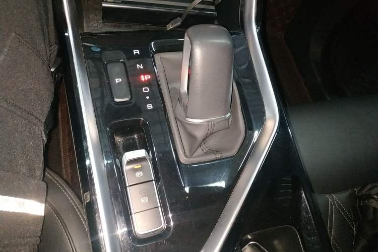 Used Wuling Asta 2022 2.0L DHT Electric-Speed Version