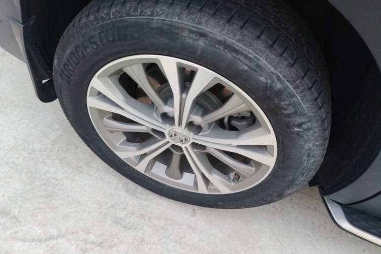 Used Buick Envision 2022 Encore Plus 652T Five-Seat Luxury Model Right Rear Wheel Hub