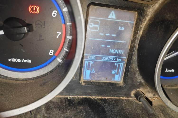 Used Soueast V5 Lingzhi 2013 1.5L Manual Comfort Model CNG Odometer Close Up