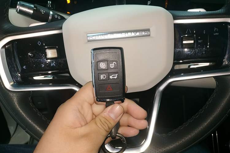 Used Land Rover Range Rover Evoque 2022 Facelifted Aurora L 249 PS R-Dynamic Luxury Edition
