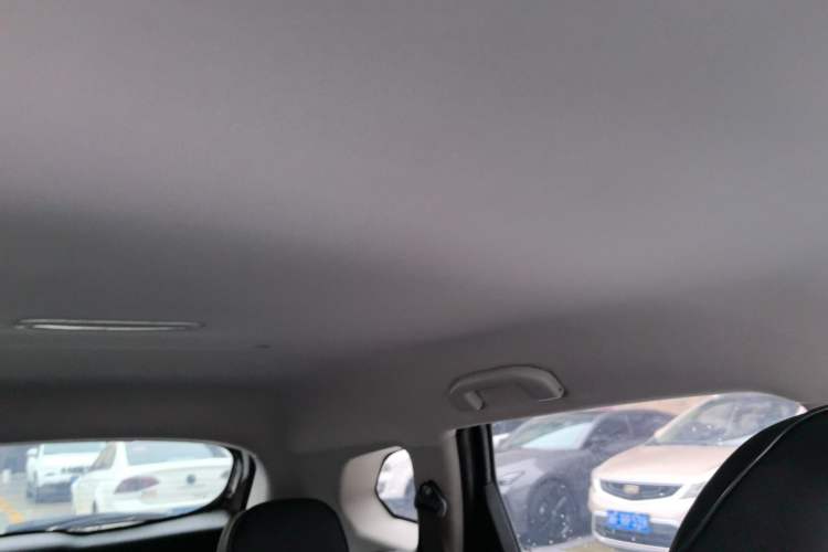 Used Venucia T70 2016 2.0L CVT Smart Choice Edition Headliner