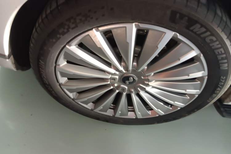 Used ONVO Luxeed L90 2025 Model—Ultra Six-Seater Version
