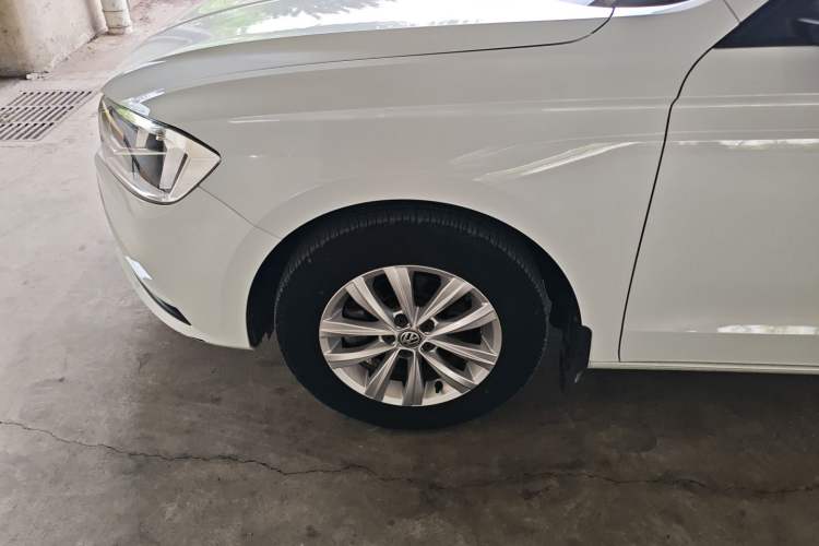 Used Volkswagen Bora 2016 1.6L Automatic Fashion Model Left Front Wheel Hub