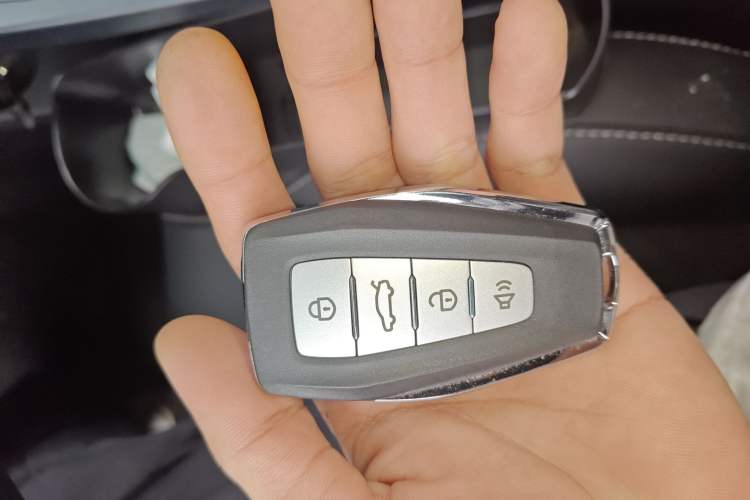 Used Geely Auto Emgrand 2019 Leading Edition 1.5L CVT Luxury Model China V Standard
