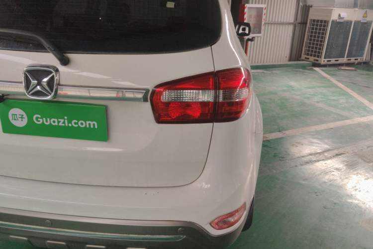 Used JMC Yusheng S350 2013 2.4T Automatic 2WD Diesel Luxury 7-Seater Right Rear Taillight