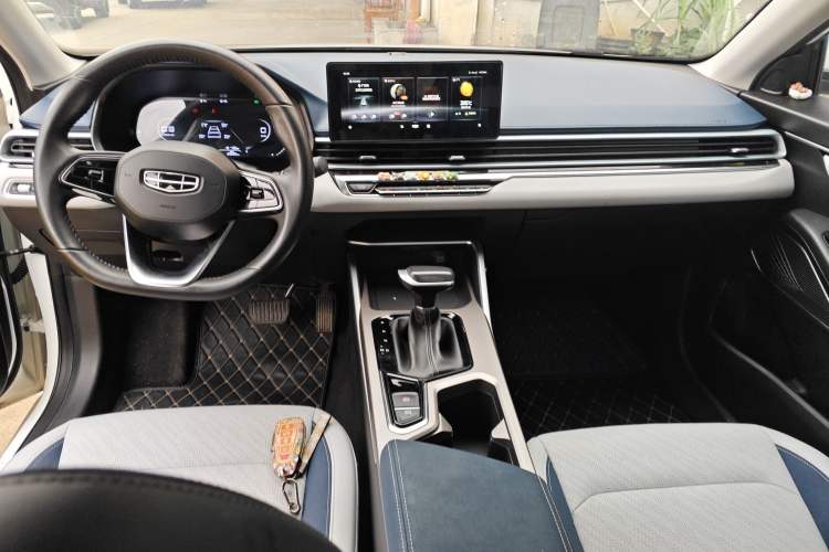 Used Geely Auto Emgrand 2022 4th Generation 1.5L CVT Flagship Model Center Console