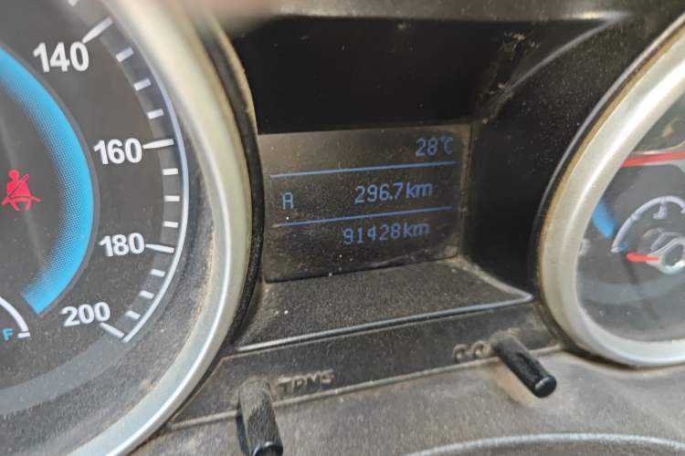 Used JDMC T7 2017 2.0T PLUS Two-Wheel Drive Luxury Edition Extended Wheelbase D20B Odometer Close Up