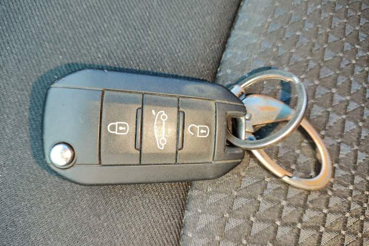 Used Peugeot 301 2014 1.6L Manual Comfort Edition