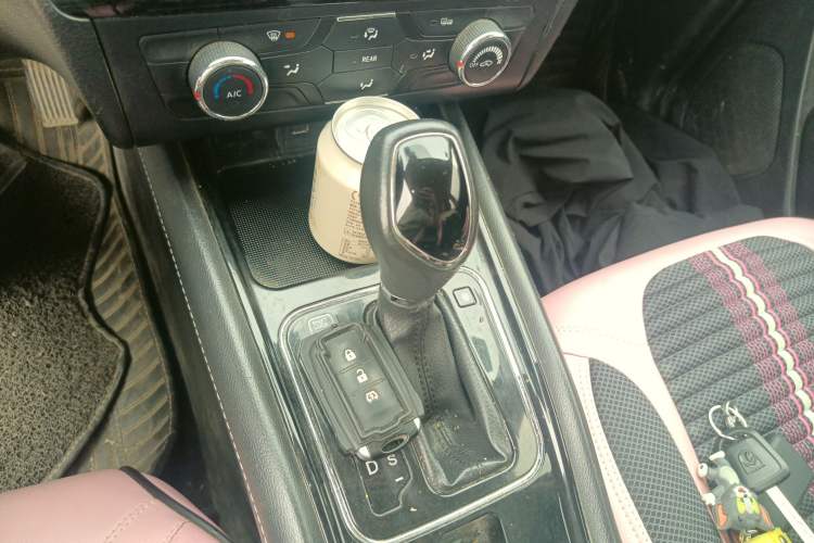 Used Dongfeng Fengon 580 2017 Revised Version 1.5T CVT Luxury Edition Gear Lever