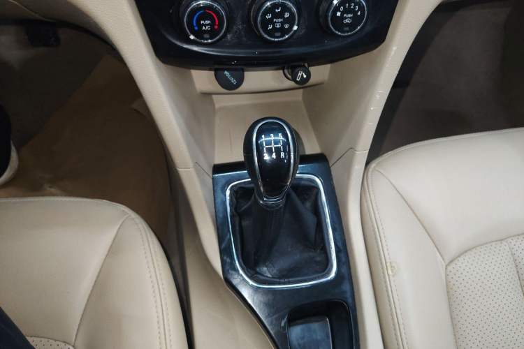 Used Baojun 730 2016 1.5L Manual Comfort Version 7 Seats China V Emission Standard Gear Lever