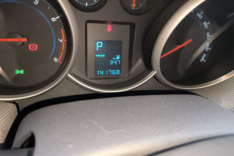 Used Chevrolet Cruze 2011 1.6L SE Automatic Odometer Close Up