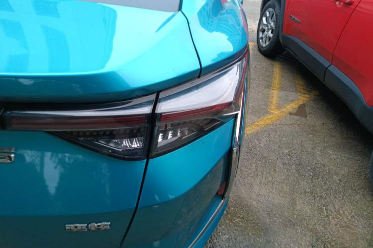 Used Dongfeng Aeolus Yixuan 2020 230T Automatic Advanced Edition Right Rear Taillight