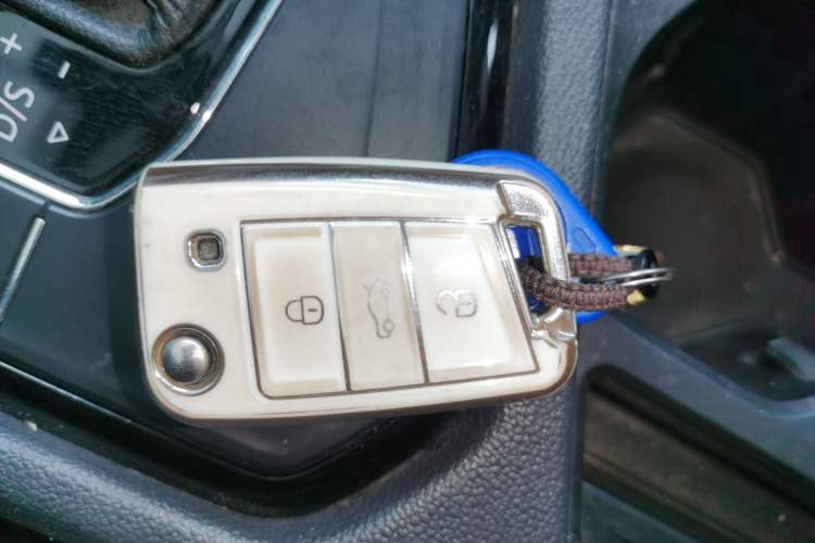 Used Volkswagen Tiguan L 2020 330TSI Automatic Two-Wheel Drive Smart Luxury Edition China VI Standard Vehicle Key