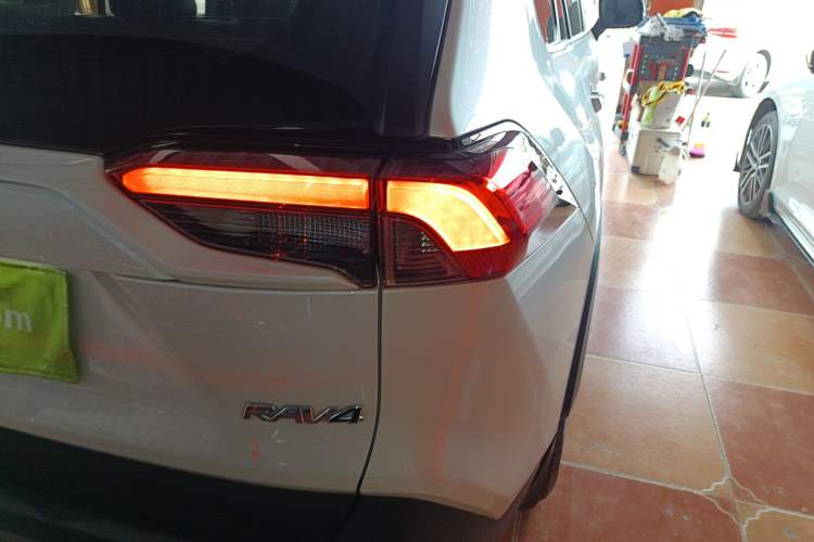 Used Toyota RAV4 2022 2.0L CVT Two-Wheel Drive Fashion Edition