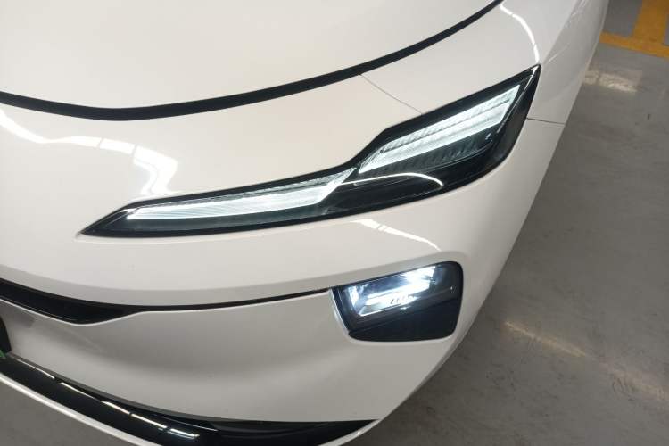 Used Roewe D6 2025 450km Deluxe Edition
