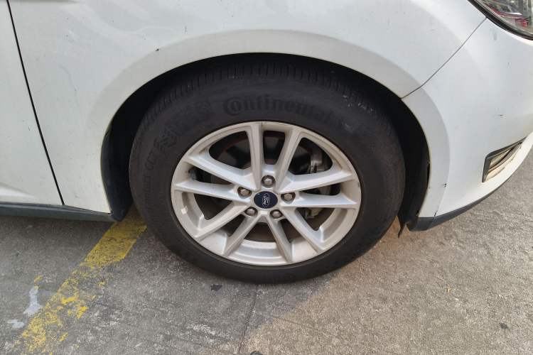 Used Ford Focus 2018 Sedan Classic EcoBoost 180 Automatic Elite Model Right Front Wheel Hub