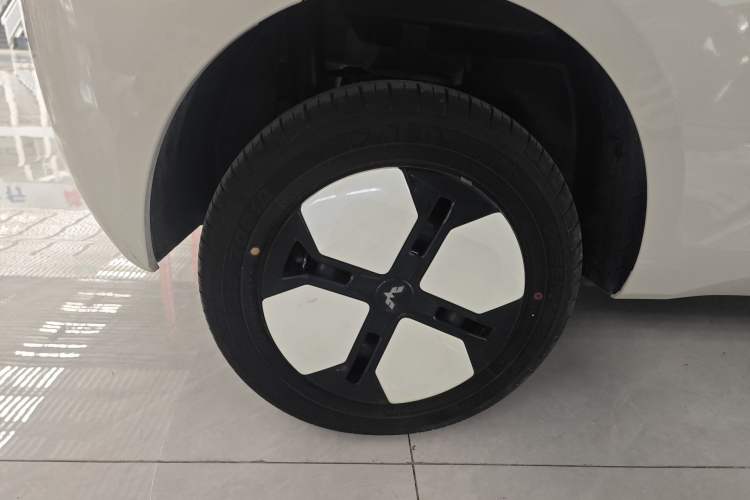 Used Wuling Hongguang MINIEV 2024 3rd Generation 215km Advanced Version Exterior 5