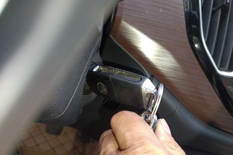 Used FAW Senya R7 2016 1.6L Manual Smart Version
