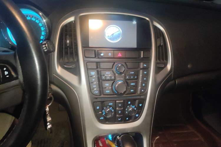 Used Buick GT 2014 XT 1.6L Automatic Fashion Edition Audio And AC Panel