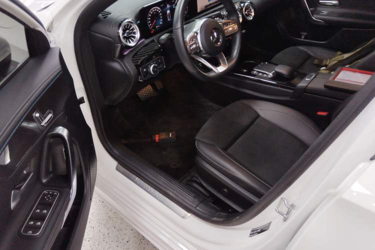 Used Mercedes-Benz A-Class 2022 Revised Version A 200 L Sport Sedan Fashionable Style