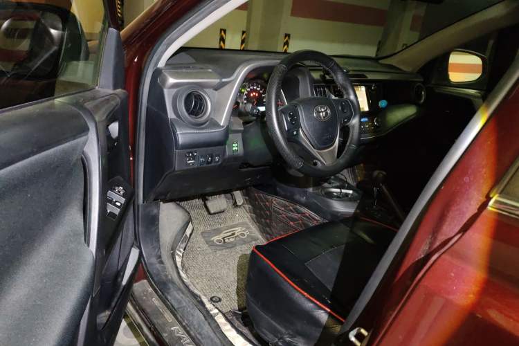 Used Toyota RAV4 2016 2.0L CVT Two-Wheel Drive Comfort Edition China V Standard
