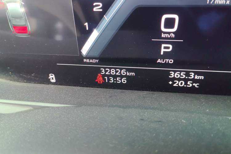 Used Audi A6L 2024 45 TFSI quattro Prestige Dynamic Edition Odometer Close Up