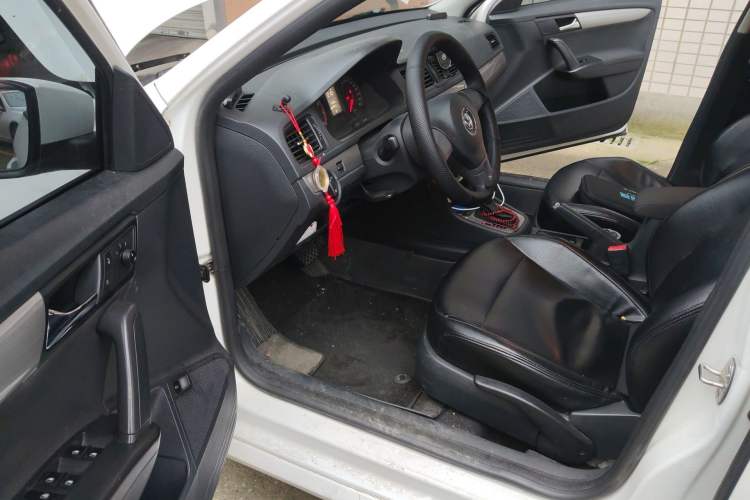 Used Volkswagen Lavida 2015 1.6L Automatic Fashion Edition Driver Seat