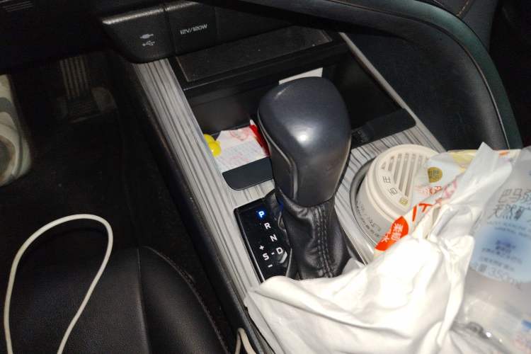 Used Toyota Camry 2019 Dual-Engine 2.5 HG Luxury Edition China VI Standard Gear Lever