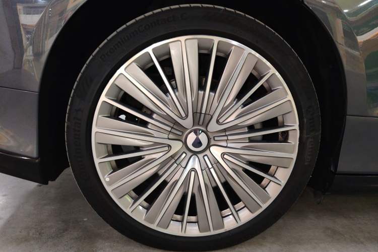 Used Denza Z9 2024 1100 km All-Wheel-Drive Ultra Version
