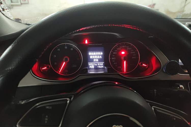 Used Audi A4L 2015 35 TFSI Automatic Standard Model Odometer Close Up