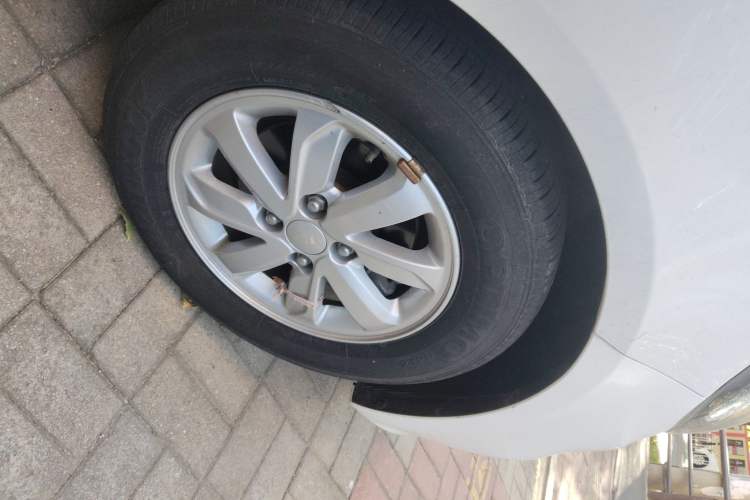 Used Kia K2 2015 Sedan 1.4L Automatic GLS Right Front Wheel Hub