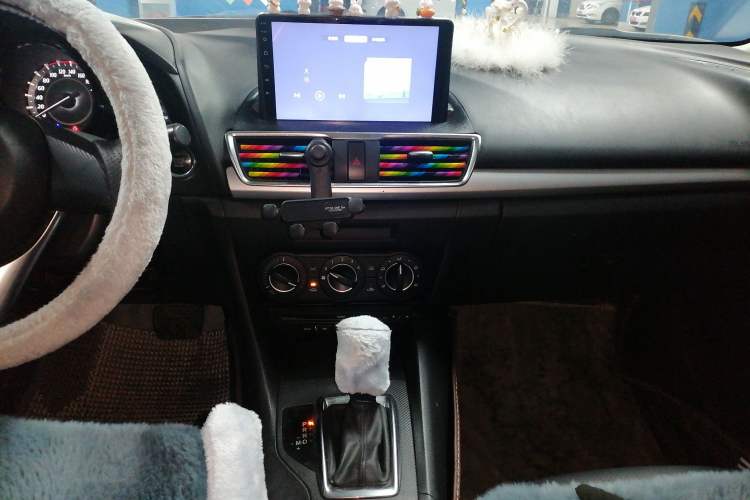 Used Mazda 3 Axela 2016 Sedan 1.5L Automatic Comfort Model