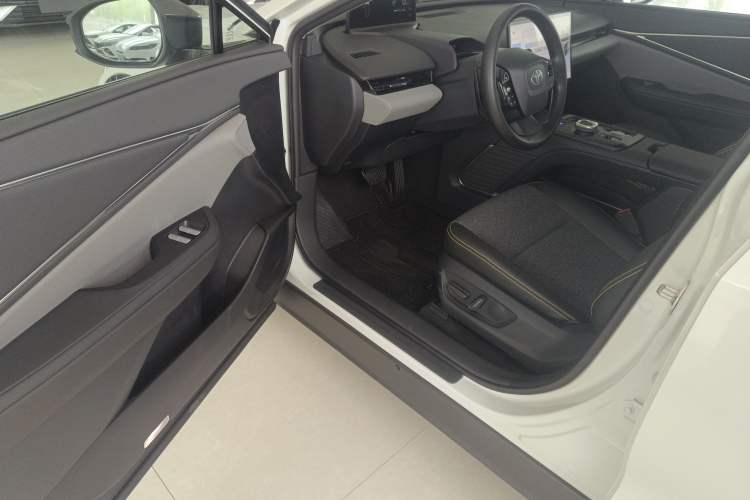 Used Toyota bZ5 2025 Model 550 JOY
