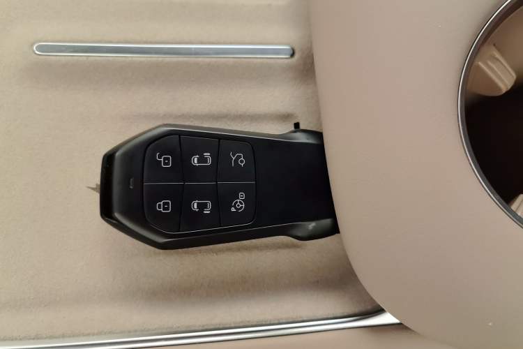 Used XPeng X9 2025 740 Ultra-Long Range Max Vehicle Key