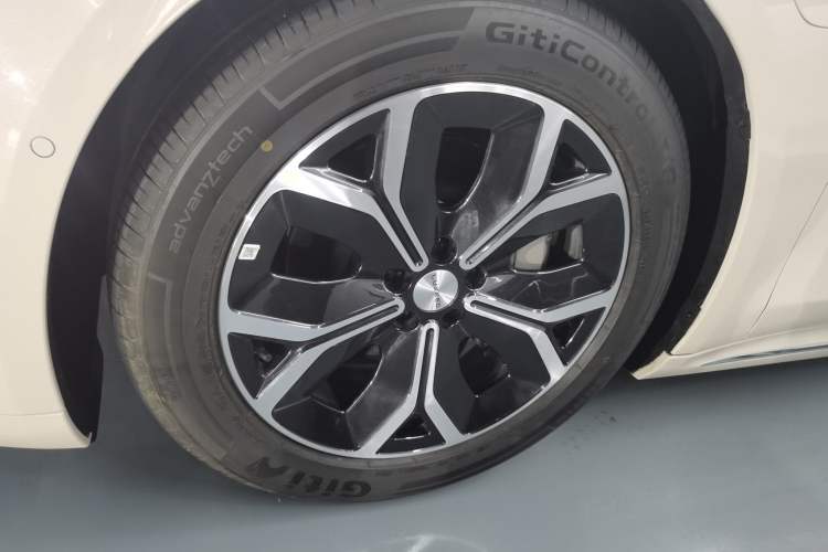 Used Hima Luxeed S7 2025 855 km Max Left Front Wheel Hub