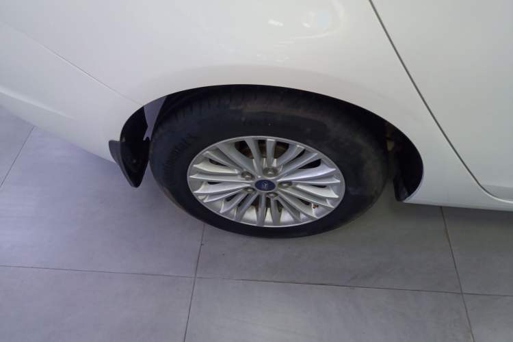 Used Ford Escort 2015 1.5L Manual Comfort Model Right Rear Wheel Hub