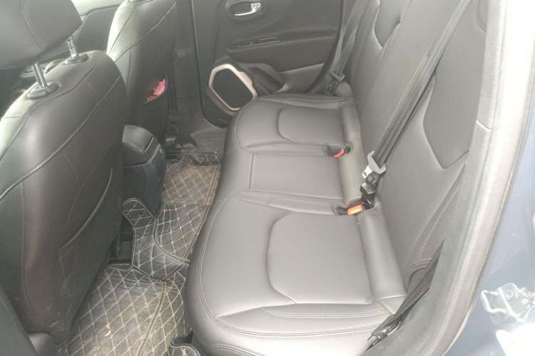 Used Jeep Renegade 2018 Connected Large Screen Version 180T Automatic Jingneng Version Left Rear Seat