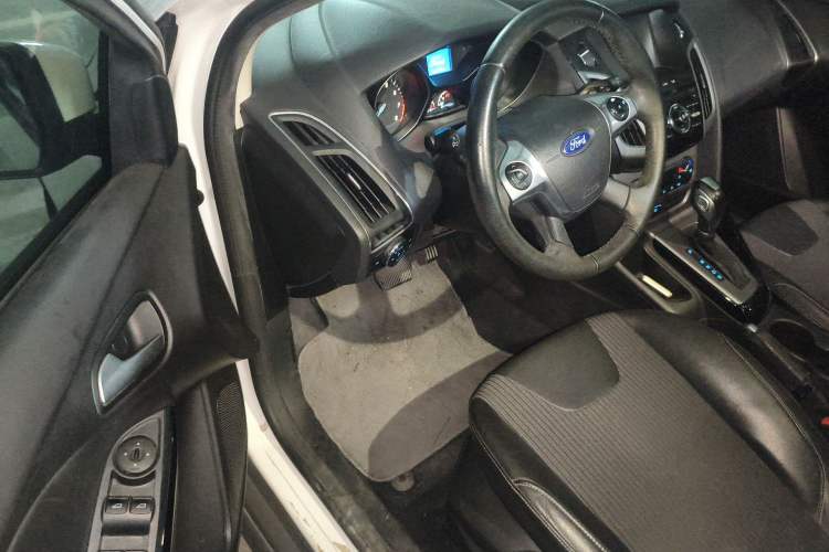 Used Ford Focus 2012 Hatchback 1.6L Automatic Fashion Edition
