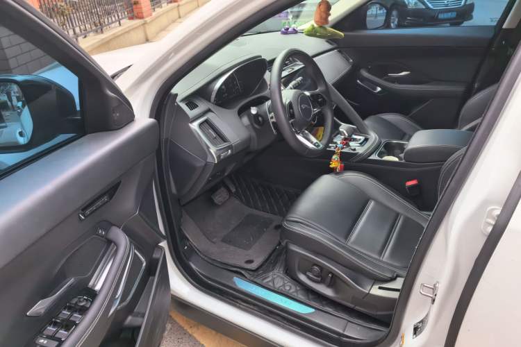 Used Jaguar E-PACE 2024 YAO Black Sport Edition R-DYNAMIC SE BLACK Driver Seat