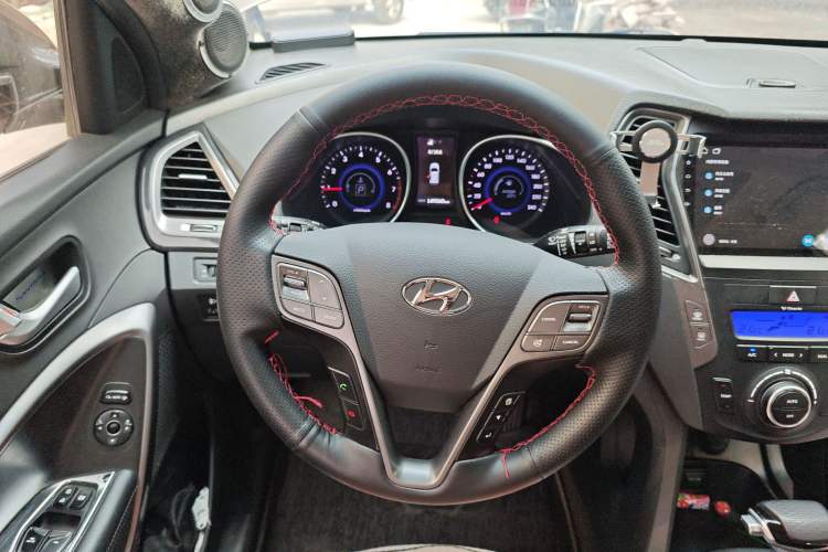 Used Hyundai Santa Fe 2013 2.4L Automatic Two-Wheel Drive Smart Version