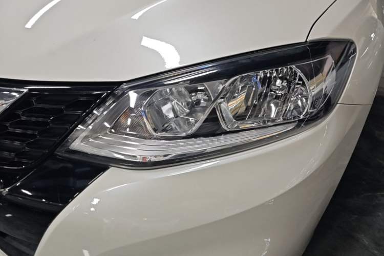Used Nissan Tiida 2016 1.6L CVT Smart Drive Edition Left Front Headlight