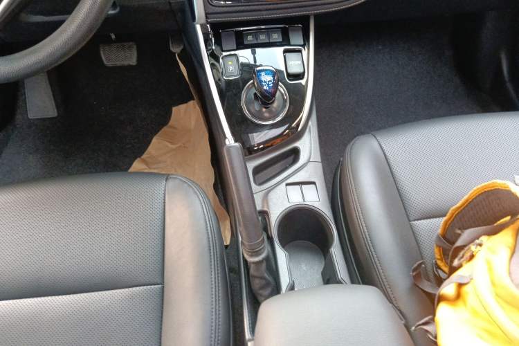 Used Toyota Levin 2017 Revised Dual-Engine 1.8H GS E-CVT Elite Sunroof Version China V Standard Gear Lever