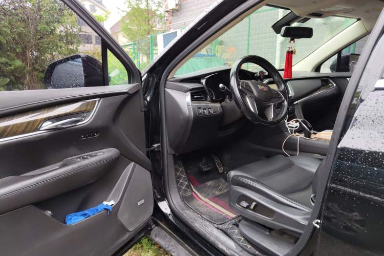 Used Cadillac XT5 2018 25T Luxury Model Driver Seat