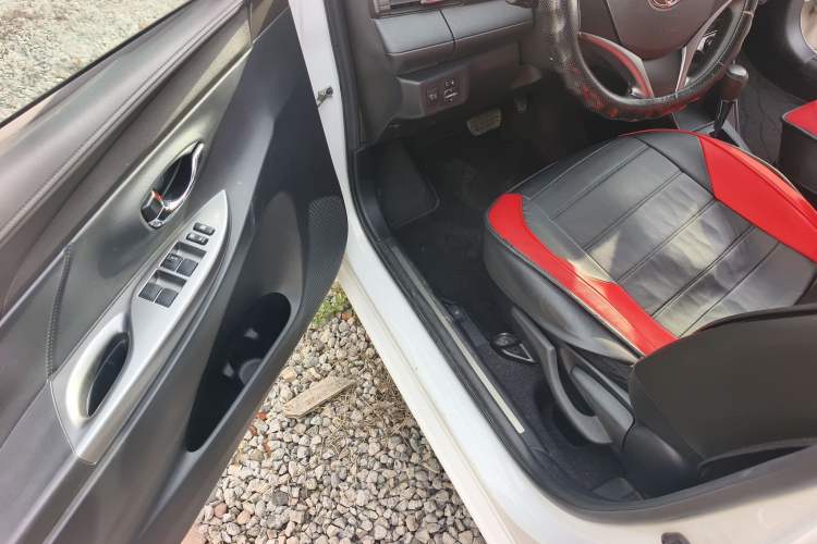 Used Toyota YARiS L Zhi Xuan 2015 1.5E Automatic Charm Edition
