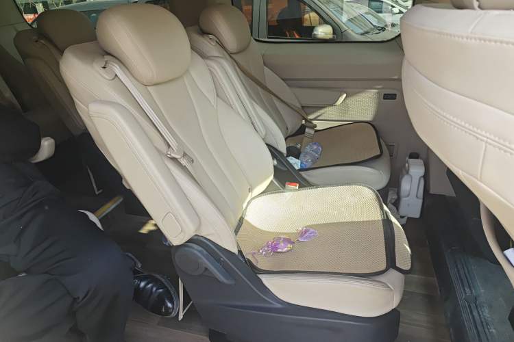 Used Iveco Fidato 2023 C33 Passenger Van 2.0T 110 kW Manual Transmission Starlight Edition High Roof Left Rear Seat