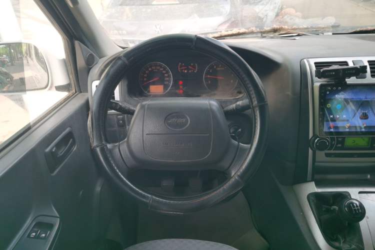 Used Jinbei Express 2020 2.0L Upgraded Version China V Emission Standard 6-Seater V19 Steering Wheel