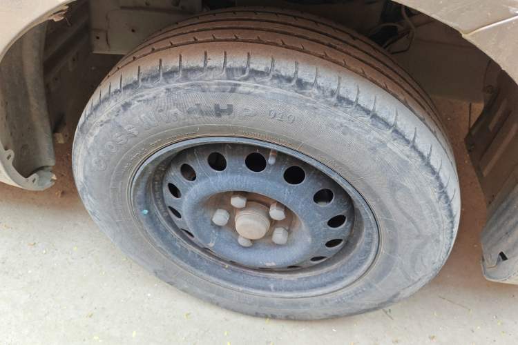 Used FORTHING Lingzhi 2022 M5L 1.6L Utility Model 7 Seats Right Front Wheel Hub